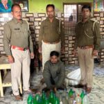 सारंगढ़ में अवैध शराब माफियाओं पर ‘आनंद’ का प्रहार: भारी मात्रा में महुआ शराब जब्त..आबकारी अधिकारी आनंद वर्मा की टीम ने कटेकोनी में दी दबिश..54 लीटर अवैध शराब के साथ तस्कर गिरफ्तार.