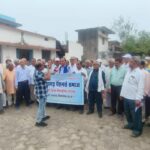 पांच सूत्रीय मांगों को लेकर पेंशनरों ने भरी हुंकार, मुख्यमंत्री के नाम सौंपा ज्ञापन..”सरकार बुजुर्गों के हक में डाका डालना बंद करे, वरना आह ले डूबेगी” – छत्तीसगढ़ पेंशनर समाज…