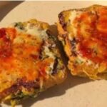 सुबह के नाश्ते के लिए हाई-प्रोटीन नमकीन वेज फ्रेंच टोस्ट