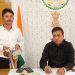 3 महीने में 12 मेडल का कमाल: वनांचल के शिक्षक जोगेंद्र साहू ने रचा इतिहास, जिले का नाम किया रोशन…