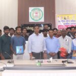 “गांव-गांव से चमकेंगे खिलाड़ी” — कलेक्टर डॉ. संजय कन्नौजे ने बांटी स्पोर्ट्स किट, खेल प्रतिभाओं को मिला नया संबल….