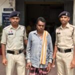 “कानून का शिकंजा कसा: एसपी के सख्त निर्देश पर पुलिस की बड़ी कार्रवाई, हथियारों के साथ दो आरोपी गिरफ्तार!”